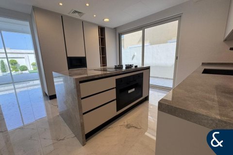 Villa in Legacy Nova Villas, Jumeirah Park, Dubai 4 bedrooms, 454 sq.m. № 74855 - photo 11