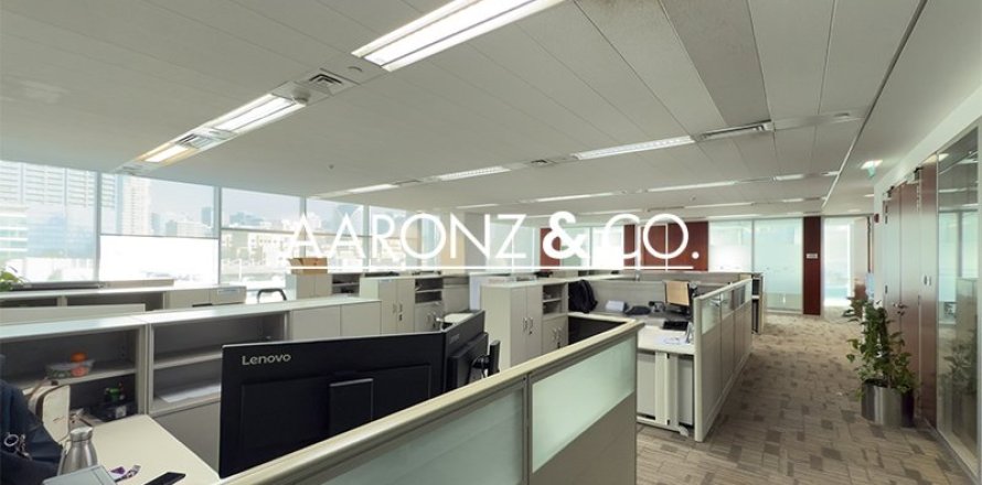 Oficina en Sheikh Zayed Road, Dubai, 557 m², № 95264