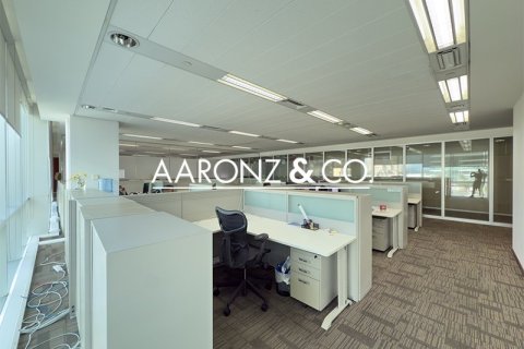 Oficina en Sheikh Zayed Road, Dubai, 557 m², № 95264 - foto 2