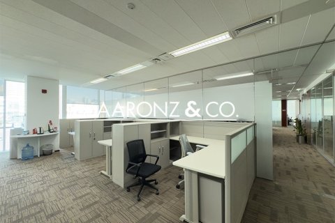 Oficina en Sheikh Zayed Road, Dubai, 557 m², № 95264 - foto 6