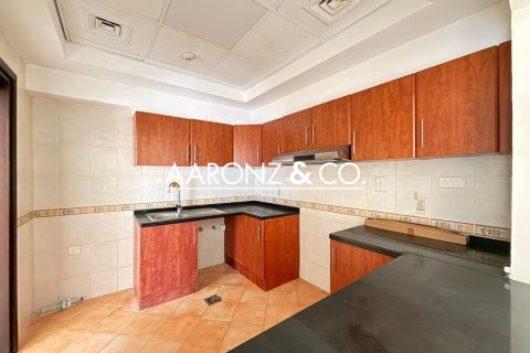 Снять в аренду квартиру в Джумейра Лейк Тауэрс, Дубай: 2 спальни, 110м², № 95263 - фото 10