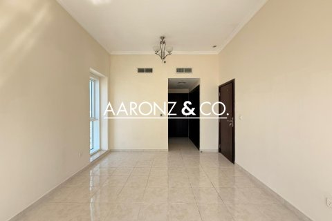 Снять в аренду квартиру в Джумейра Лейк Тауэрс, Дубай: 2 спальни, 110м², № 95263 - фото 4