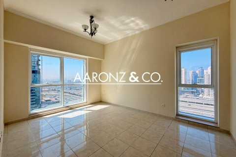 Снять в аренду квартиру в Джумейра Лейк Тауэрс, Дубай: 2 спальни, 110м², № 95263 - фото 3