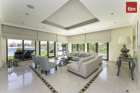 Villa en Palm Jumeirah, Dubai, 4 dormitorios, 657.7 m², № 12052 - foto 1