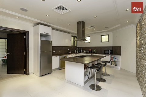 Villa en Palm Jumeirah, Dubai, 4 dormitorios, 657.7 m², № 12052 - foto 13