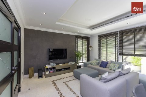 Villa en Palm Jumeirah, Dubai, 4 dormitorios, 657.7 m², № 12052 - foto 6