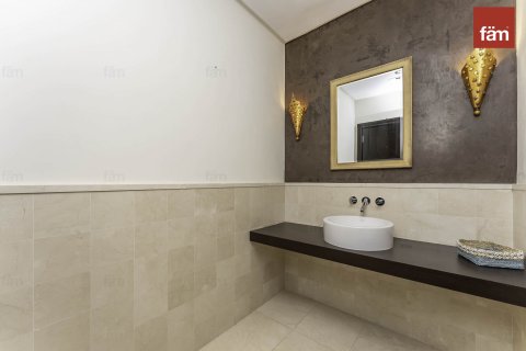 Villa en Palm Jumeirah, Dubai, 4 dormitorios, 657.7 m², № 12052 - foto 3