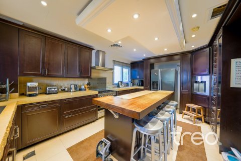 Villa in Meadows, Dubai 4 bedrooms, 387.41 sq.m. № 139818 - photo 6