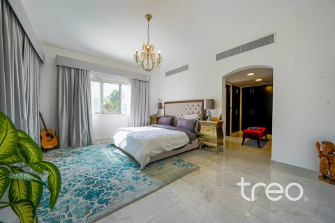 Villa in Meadows, Dubai 4 bedrooms, 387.41 sq.m. № 139818 - photo 11