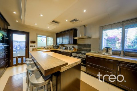 Villa in Meadows, Dubai 4 bedrooms, 387.41 sq.m. № 139818 - photo 7