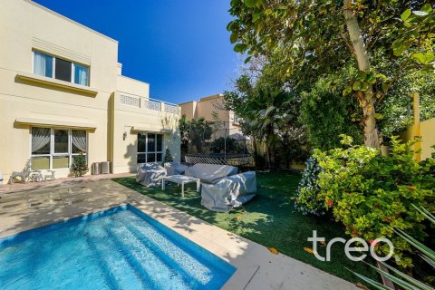 Villa in Meadows, Dubai 4 bedrooms, 387.41 sq.m. № 139818 - photo 8