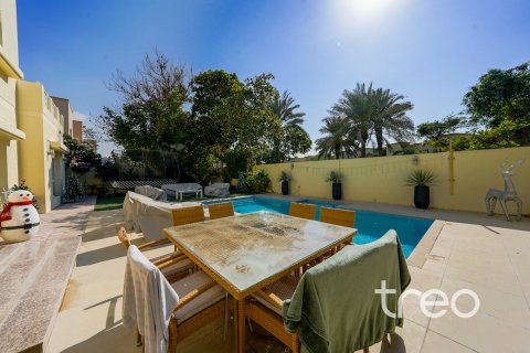 Villa in Meadows, Dubai 4 bedrooms, 387.41 sq.m. № 139818 - photo 10