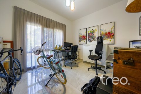 Villa in Meadows, Dubai 4 bedrooms, 387.41 sq.m. № 139818 - photo 20