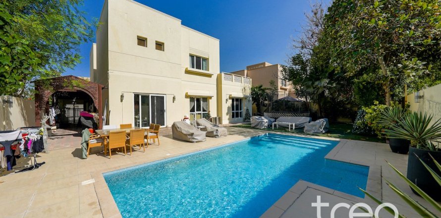 Villa in Meadows, Dubai 4 bedrooms, 387.41 sq.m. № 139818