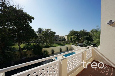 Villa in Meadows, Dubai 4 bedrooms, 387.41 sq.m. № 139818 - photo 17