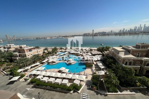 Apartment in Palm Jumeirah, Dubai 3 bedrooms, 220 sq.m. № 72656 - photo 1