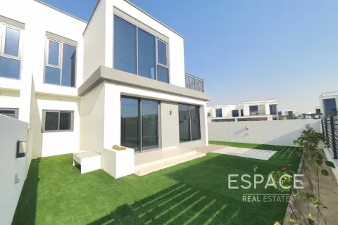 Villa in Dubai Hills Estate, Dubai 4 bedrooms, 230 sq.m. № 122927 - photo 2