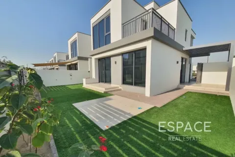 Вилла в Дубай Хилс Эстейт, Дубай, 4 спальни, 230м², № 122927