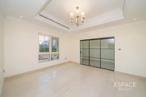 Villa à Jumeirah Islands, Dubai, 5 chambres, 604 m², № 122926 - photo 2