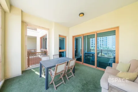 Apartment in Palm Jumeirah, Dubai 2 bedrooms, 180 sq.m. № 122924 - photo 18