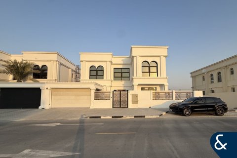 Villa en Al Furjan, Dubai, 5 dormitorios, 455 m², № 78812 - foto 1