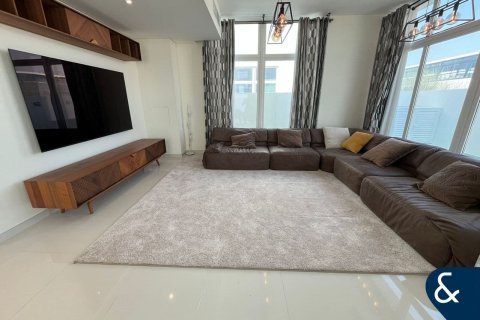 Купить виллу в DAMAC Hills (Akoya by DAMAC), Дубай: 6 спален, 279м², № 78803 - фото 4