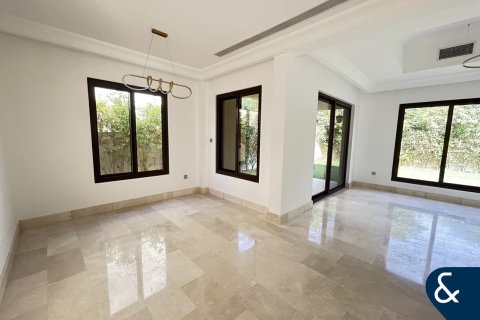 Купить виллу в Арабиан Ранчес, Дубай: 4 спальни, 324м², № 78813 - фото 4