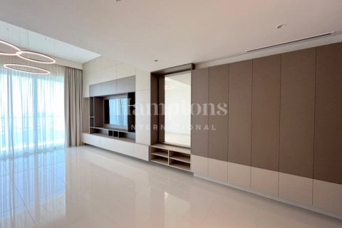 Apartment in Dubai Harbour, Dubai 2 bedrooms, 131.46982239 sq.m. № 63966 - photo 14