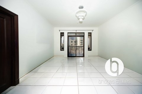 Снять в аренду квартиру в Old Town, Дубай: 2 спальни, 126м², № 101470 - фото 3