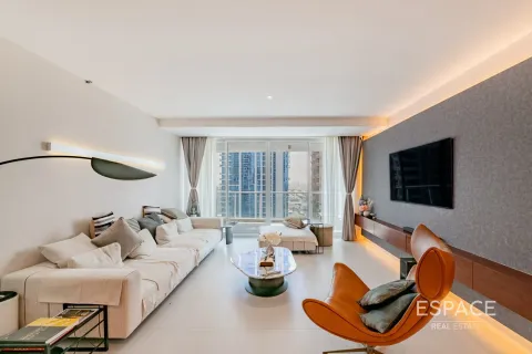 Apartment in Jumeirah Lake Towers, Dubai 3 bedrooms, 225 sq.m. № 61512 - photo 2