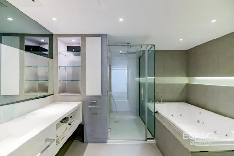 Apartment in Jumeirah Lake Towers, Dubai 3 bedrooms, 225 sq.m. № 61512 - photo 13