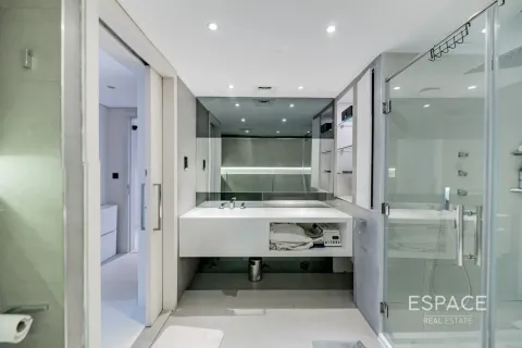 Apartment in Jumeirah Lake Towers, Dubai 3 bedrooms, 225 sq.m. № 61512 - photo 14