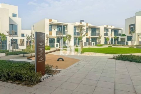 Townhouse in Arabian Ranches 3, Dubai 3 bedrooms, 201 sq.m. № 58705 - photo 14