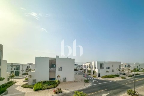 Townhouse in Arabian Ranches 3, Dubai 3 bedrooms, 201 sq.m. № 58705 - photo 7