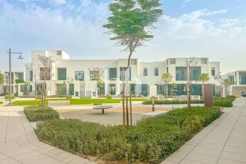 Townhouse in Arabian Ranches 3, Dubai 3 bedrooms, 201 sq.m. № 58705 - photo 1