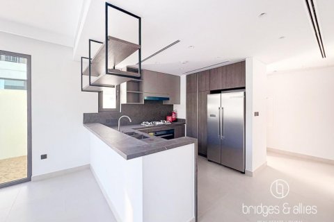 Снять в аренду виллу в Tilal Al Ghaf, Дубай: 4 спальни, 217м², № 78006 - фото 8