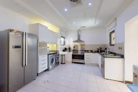 Снять в аренду виллу в Пальме Джумейре, Дубай: 3 спальни, 423м², № 25113 - фото 7