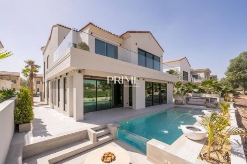 Купить виллу в Джумейра Гольф Эстейтс, Дубай: 5 спален, 714м², № 58010 - фото 1