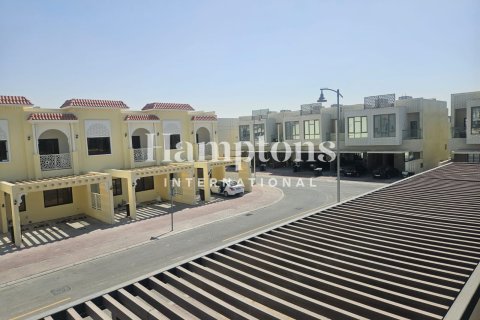 Снять в аренду таунхаус в Murooj Al Furjan, Al Furjan, Дубай: 4 спальни, 203.64337600м², № 110692 - фото 3