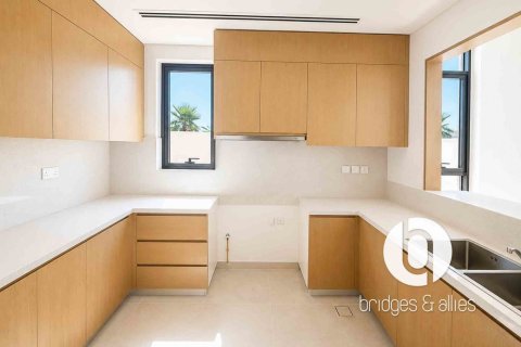 Villa in Al Furjan, Dubai 4 bedrooms, 383 sq.m. № 110700 - photo 15