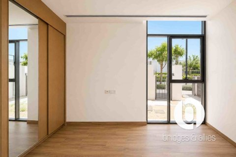 Villa in Al Furjan, Dubai 4 bedrooms, 383 sq.m. № 110700 - photo 5