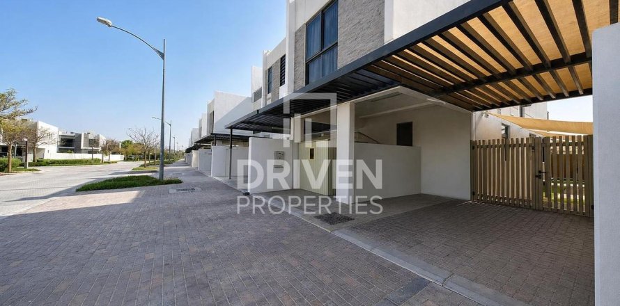 Adosado en Dubai, 3 dormitorios, 176.7 m², № 140015