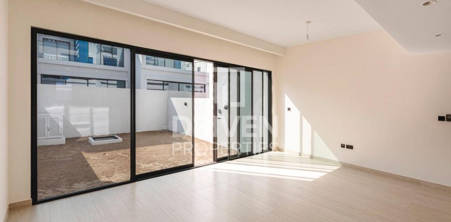 Таунхаус в Damac Lagoons, Дубай, 3 спальни, 144м², № 128415