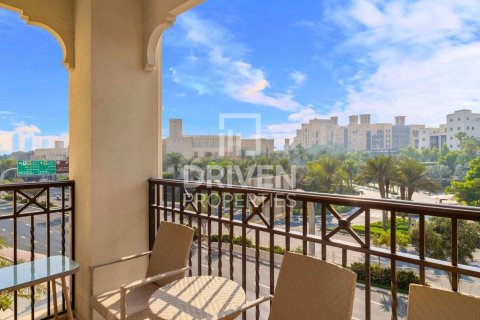 Apartment in Umm Suqeim 3, Umm Suqeim, Dubai 2 bedrooms, 126.07 sq.m. № 128473 - photo 2