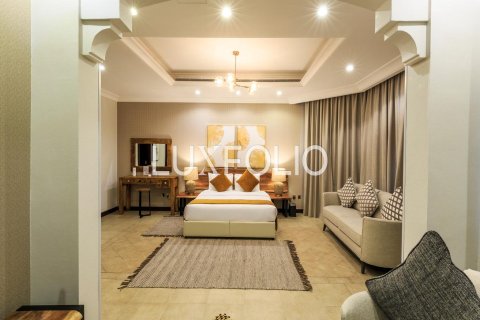 Villa in Garden Homes, Palm Jumeirah, Dubai 4 bedrooms, 622 sq.m. № 46363 - photo 9
