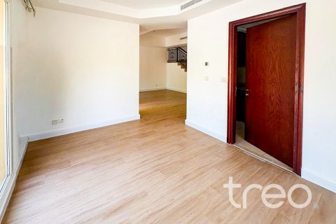Снять в аренду виллу в Арабиан Ранчес, Дубай: 2 спальни, 302.59м², № 119914 - фото 3