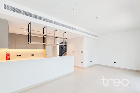 Снять в аренду таунхаус в Aura, Tilal Al Ghaf, Дубай: 3 спальни, 140.66м², № 119920 - фото 3
