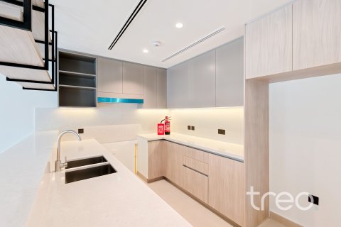 Снять в аренду таунхаус в Aura, Tilal Al Ghaf, Дубай: 3 спальни, 140.66м², № 119920 - фото 5