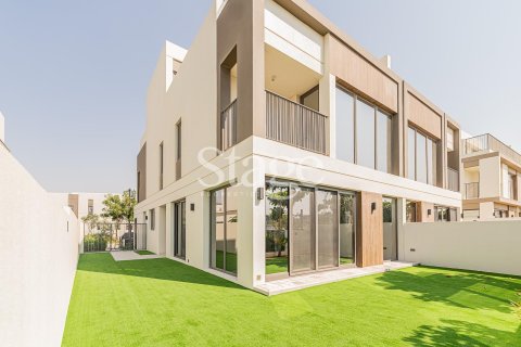 Villa in Aura, Tilal Al Ghaf, Dubai 4 bedrooms, 226 sq.m. № 64547 - photo 1