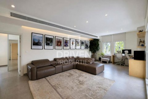 Villa in The Villa, Dubai 4 bedrooms, 1357.5 sq.m. № 140989 - photo 24